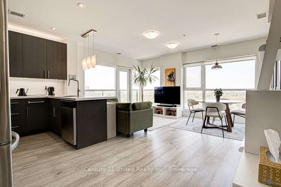 1 Victoria Street S #1702, Kitchener, ON N2G 1C5