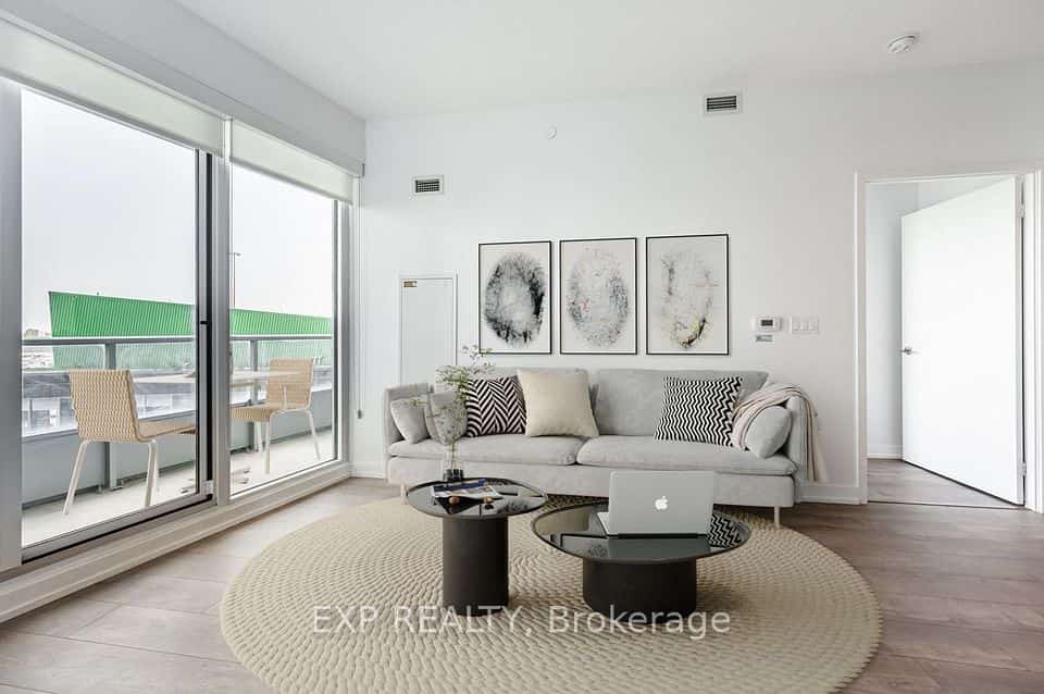 115 Mcmahon Drive #206, Toronto, ON M2K 0E3