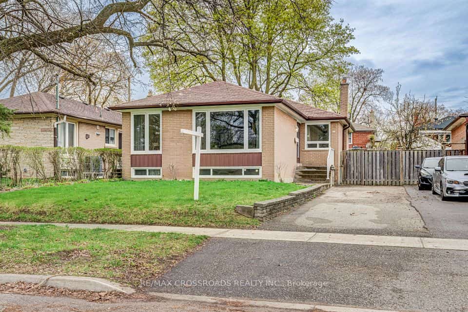 30 Murmouth Road, Toronto, ON M1T 2R1