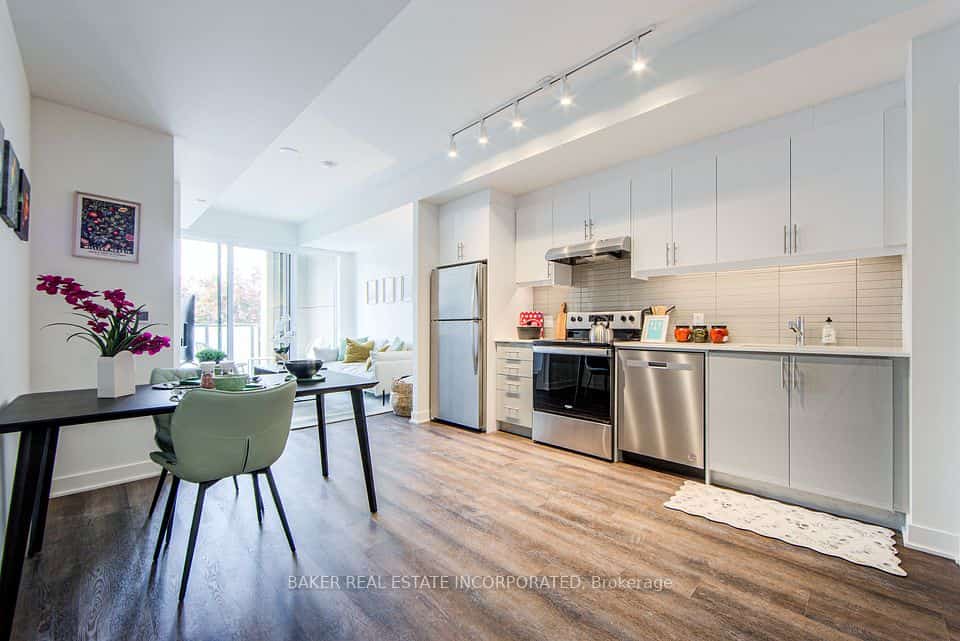 3030 Pharmacy Avenue #1121, Toronto, ON M1W 2N7