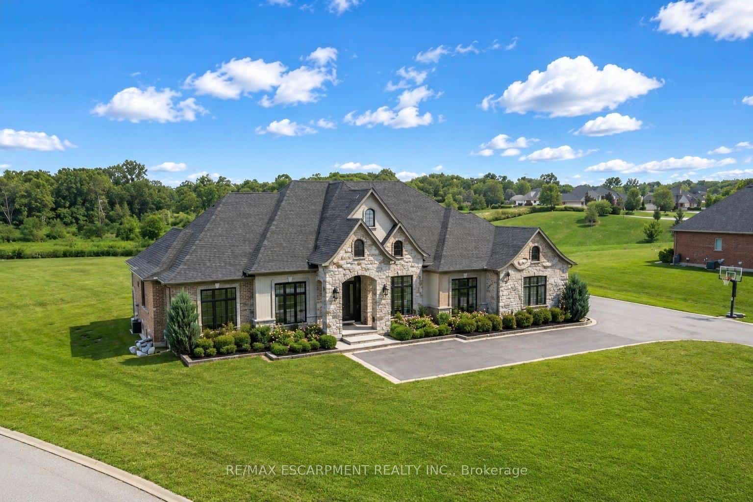 55 Tews Lane, Hamilton, ON L9H 7N4