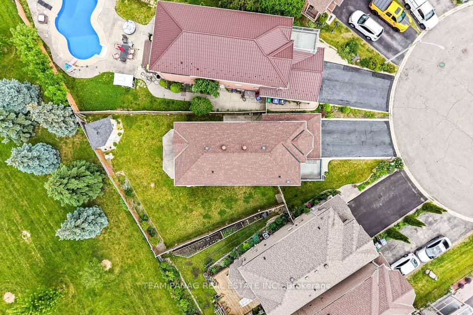 12 Stirrup Court, Brampton, ON L6X 4Y1