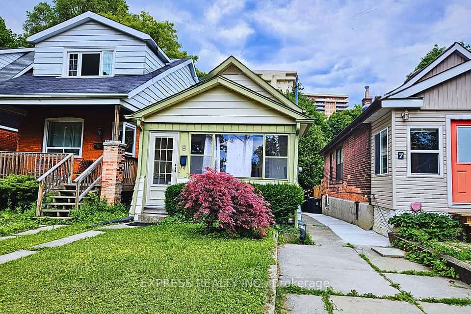 9 Bryant Avenue, Toronto, ON M4C 5G9