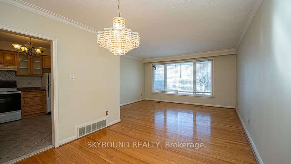 9 Caronport Crescent, Toronto, ON M3A 1G9