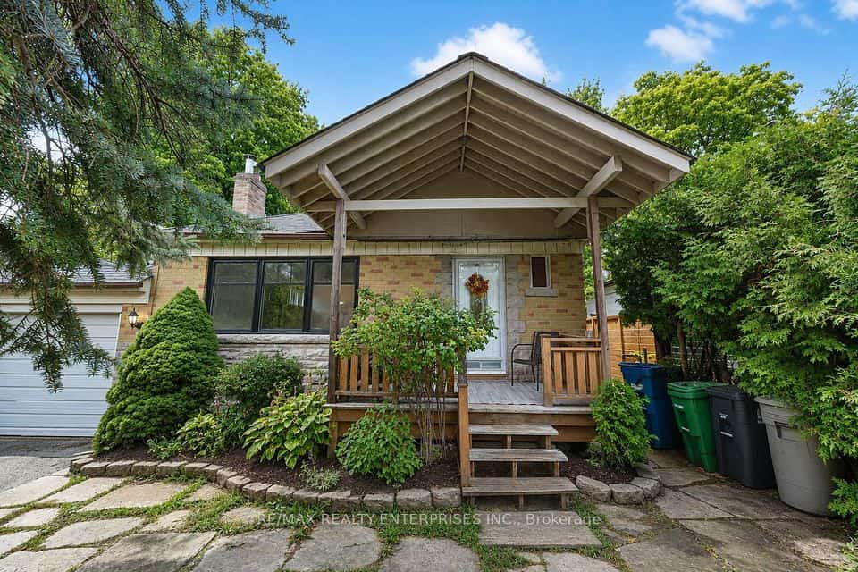 10 Colonial Avenue, Toronto, ON M1M 2C2