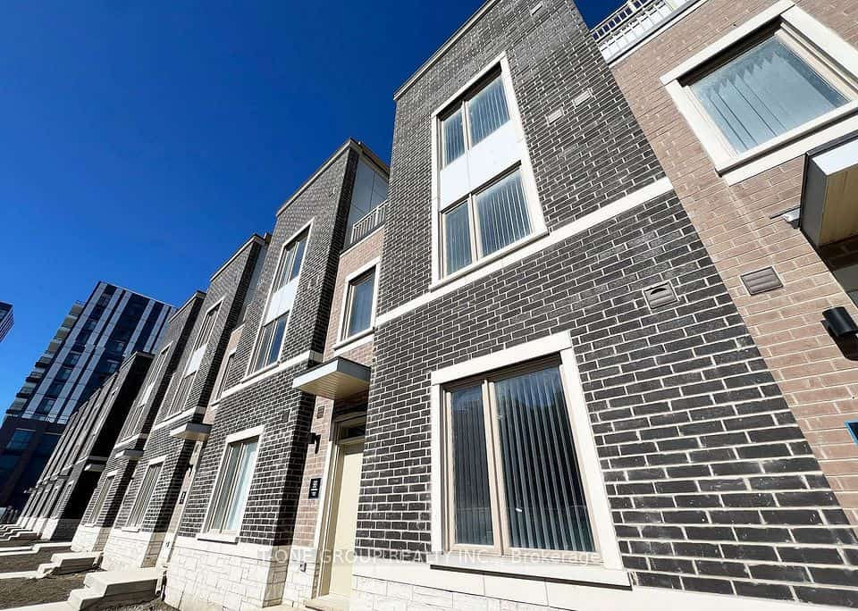 90 Honeycrisp Crescent #TH362, Vaughan, ON L4K 0N7