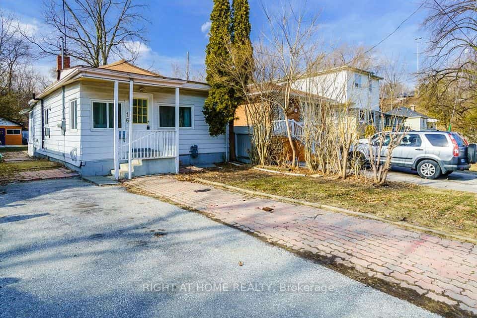 16 Forty Third Street, Toronto, ON M8W 3P6