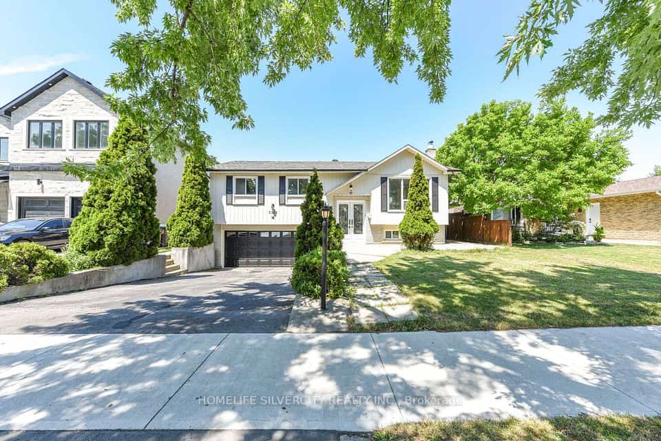 3315 Dwiggin Avenue, Mississauga, ON L4T 3J3