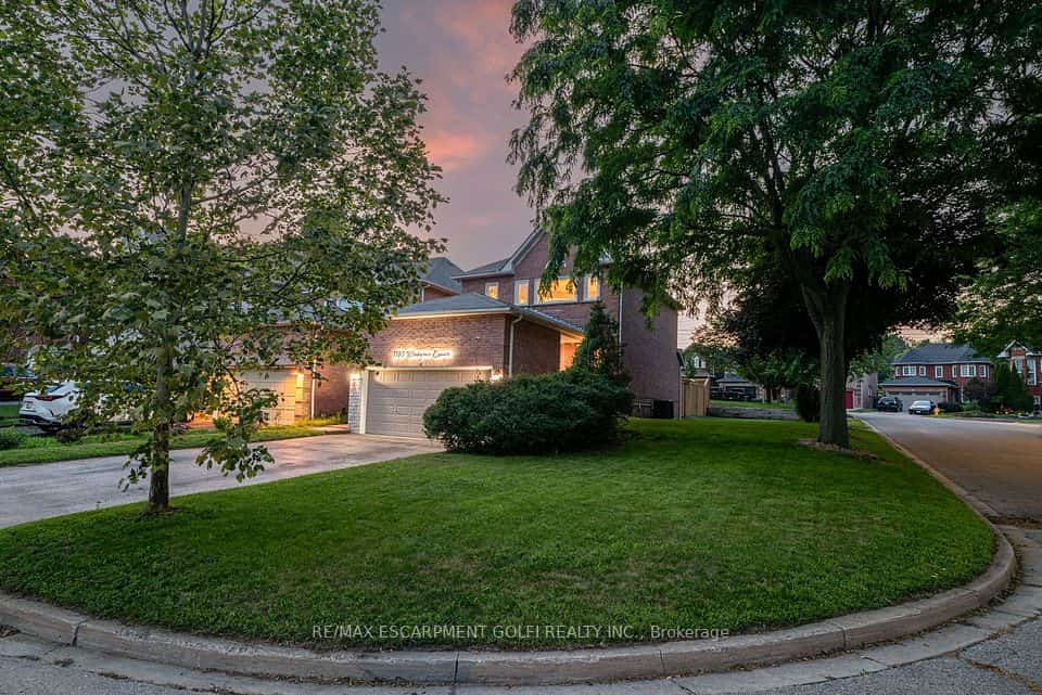 1190 Windgrove Square, Pickering, ON L1X 2S5