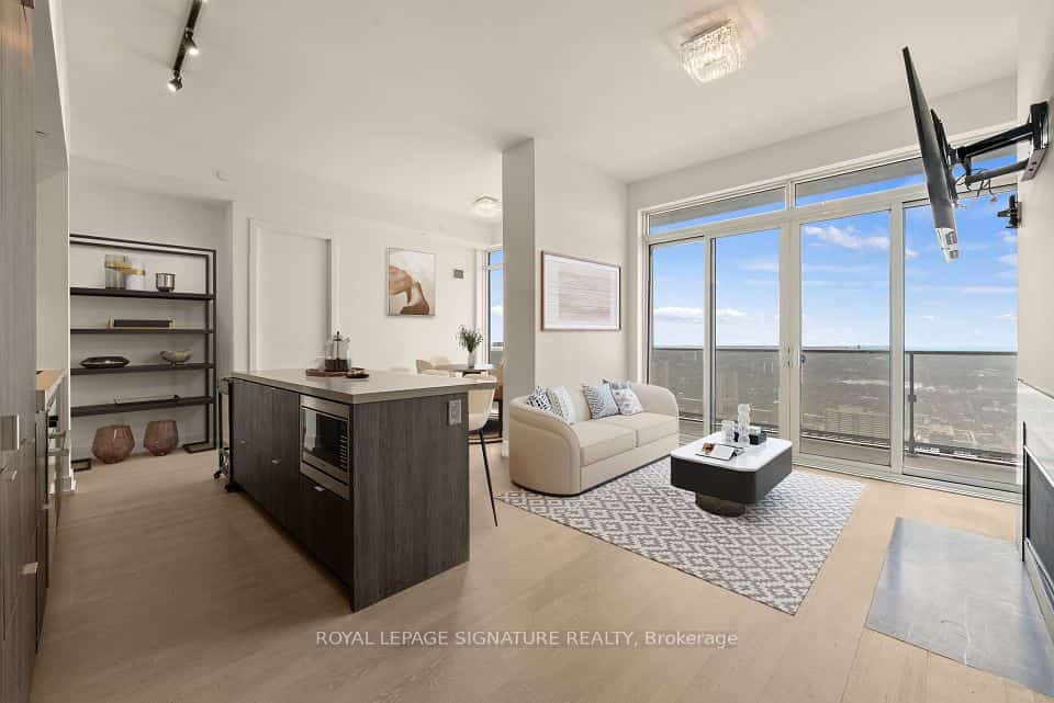 YC Condos - Yonge and College, Toronto