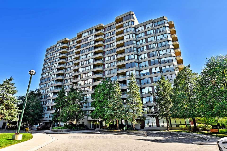 91 Townsgate Drive #203, Vaughan, ON L4J 8E8