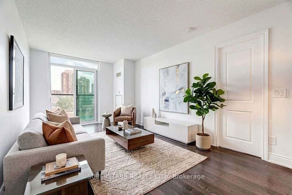 25 Greenview Avenue #524, Toronto, ON M2M 0A5