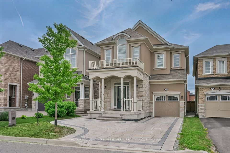 209 Baber Crescent, Aurora, ON L4G 0Y6