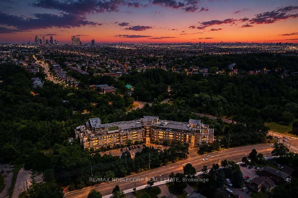 8201 Islington Avenue #105, Vaughan, ON L4L 9S6