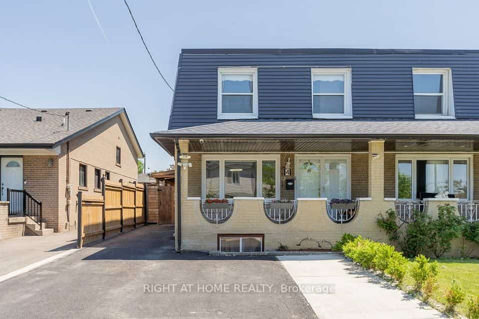 4 Fennimore Crescent, Toronto, ON M3N 1G8