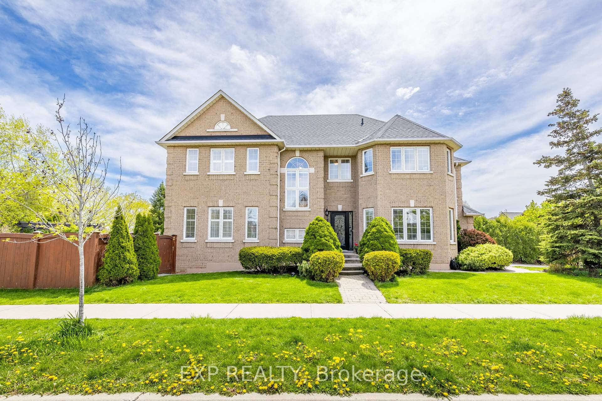 2137 Frontier Drive, Oakville, ON L6M 3S3