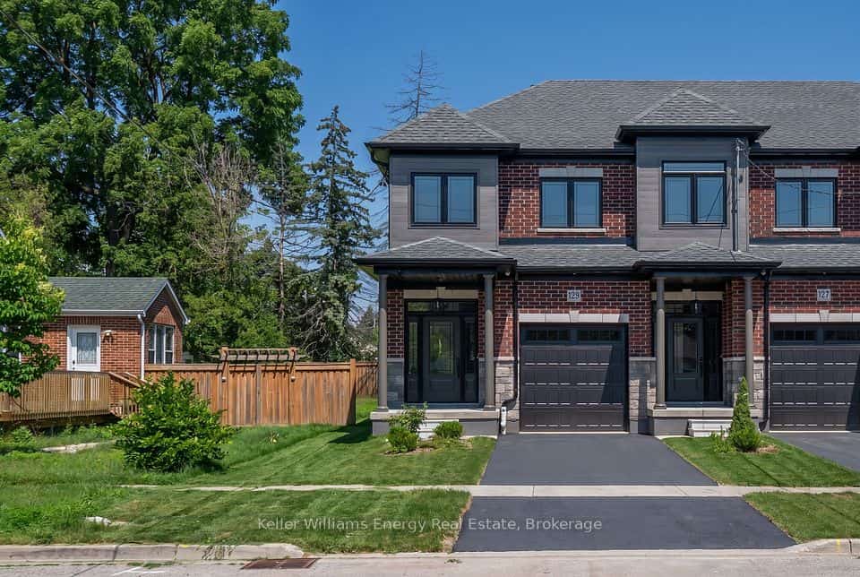 129 Hickory Street N, Whitby, ON L1N 3X6