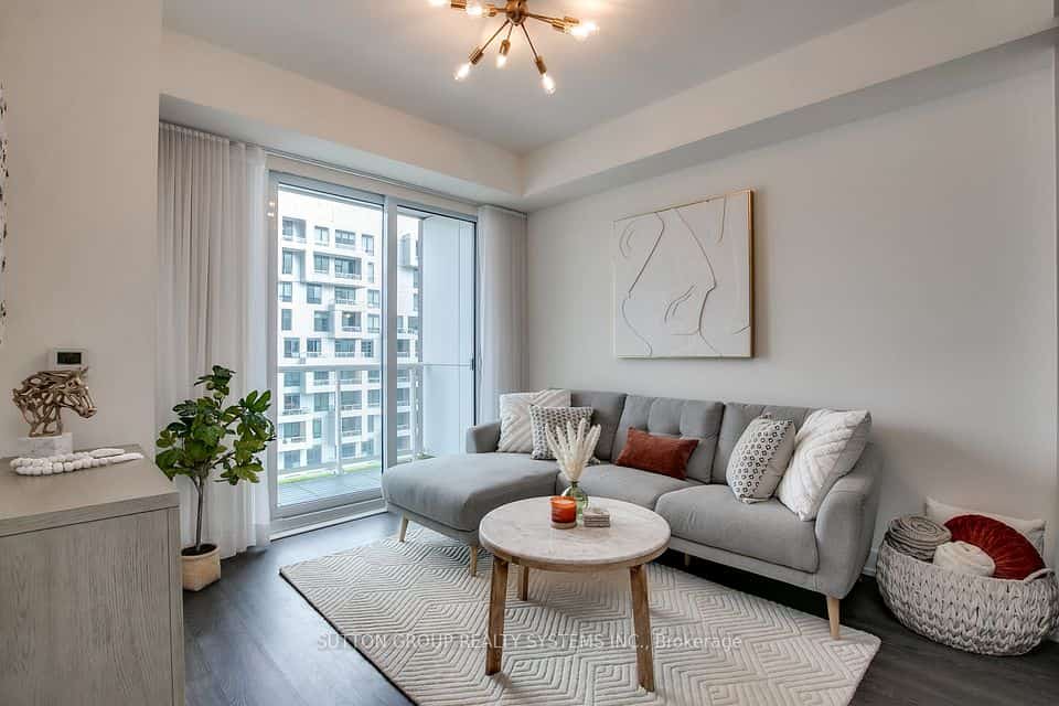 80 Vanauley Street #910, Toronto, ON M5T 0C9