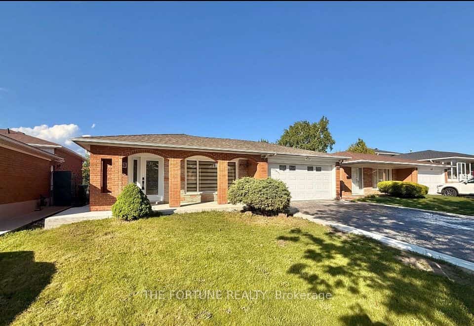 7461 Netherwood Road, Mississauga, ON L4T 2N7