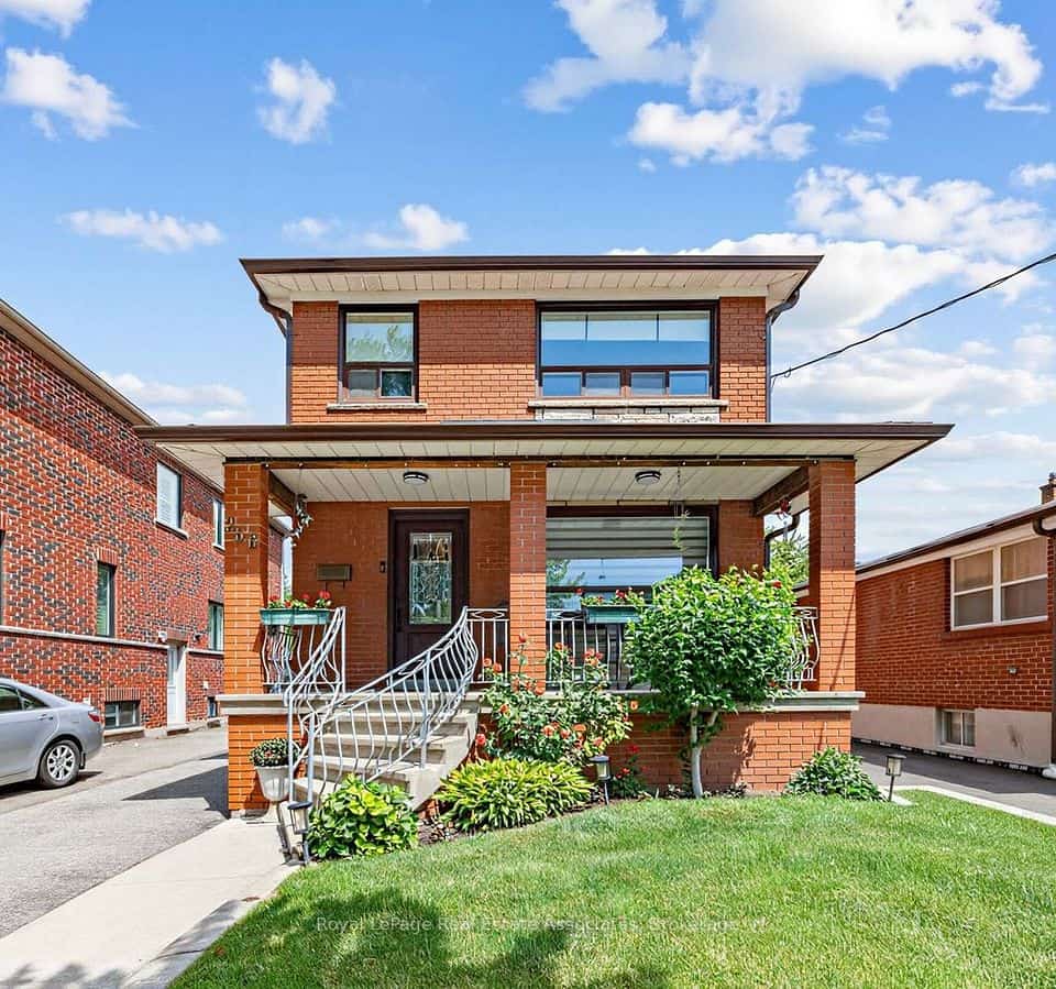 256 John Street, Toronto, ON M9N 1K2
