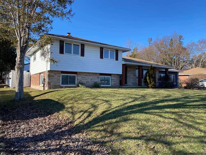 552 Big Bay Point Road, Barrie, ON L4N 3Z5