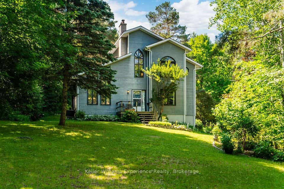 122 Poyntz Street, Penetanguishene, ON L9M 1P4