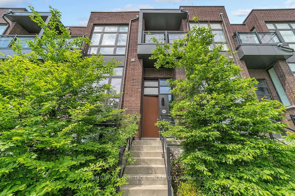 9136 Bathurst Street, Vaughan, ON L4J 0K1