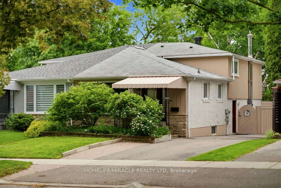 1612 Wavell Crescent, Mississauga, ON L4X 1X1