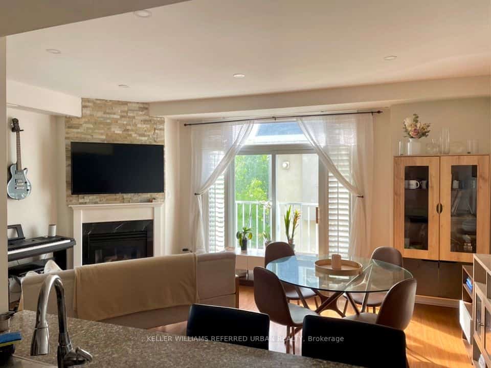 36 Stadium Road #525, Toronto, ON M5V 3P4