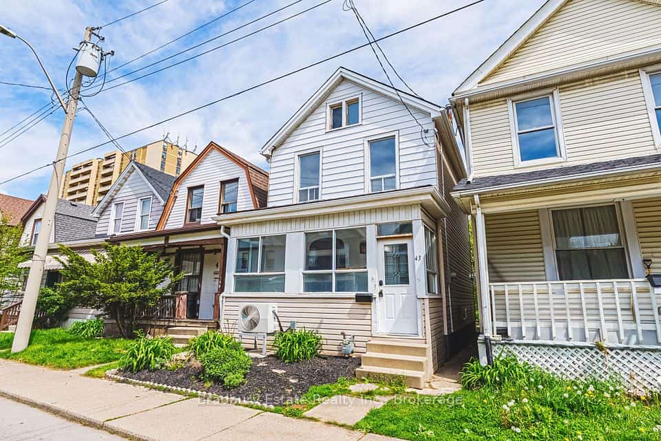 43 Harvey Street, Hamilton, ON L8L 2L9