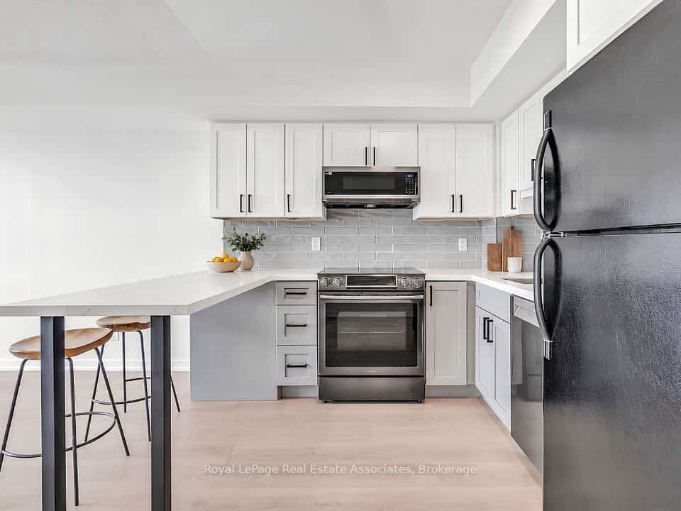 4 Elsinore Path #706, Toronto, ON M8V 4G7