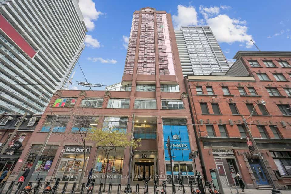 393 King Street W #904, Toronto, ON M5V 3G8