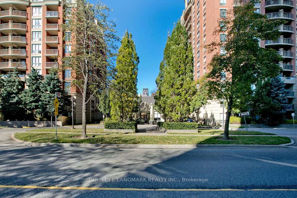 The Mansions of Avondale, Toronto