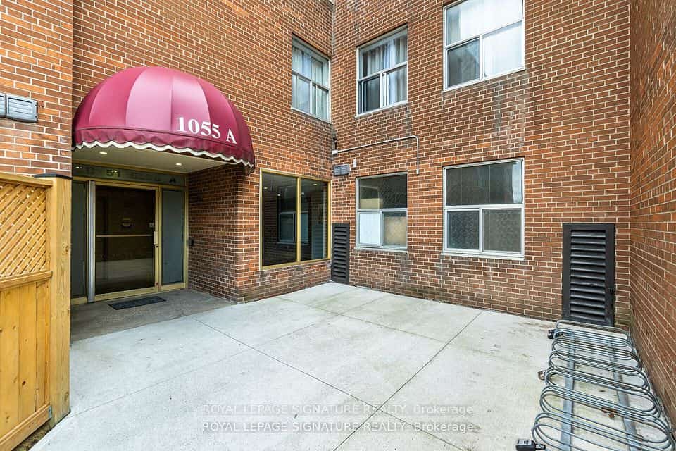 1055A FORESTWOOD (G) Drive #103, Mississauga, ON L5C 2T8