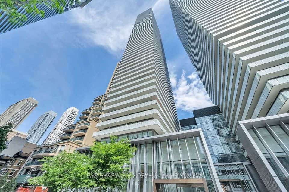 42 Charles Street E #4207, Toronto, ON M4Y 1N3