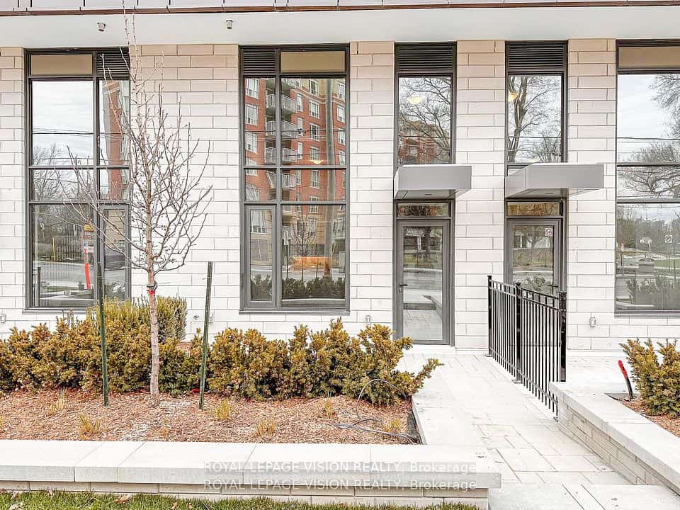 250 Lawrence Avenue W #105, Toronto, ON M5M 1B1