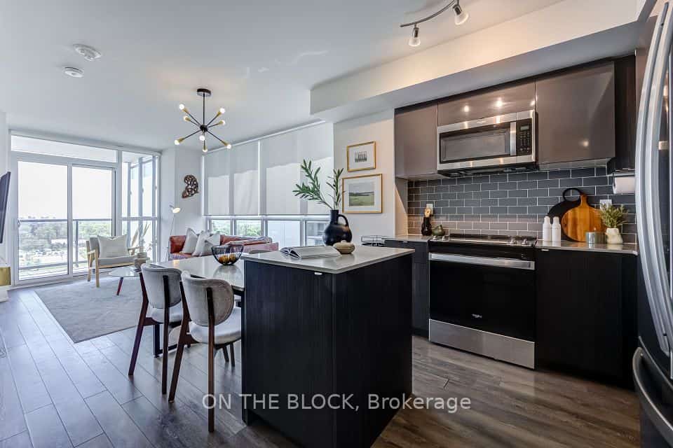 1461 Lawrence Avenue W #810, Toronto, ON M6L 0A6