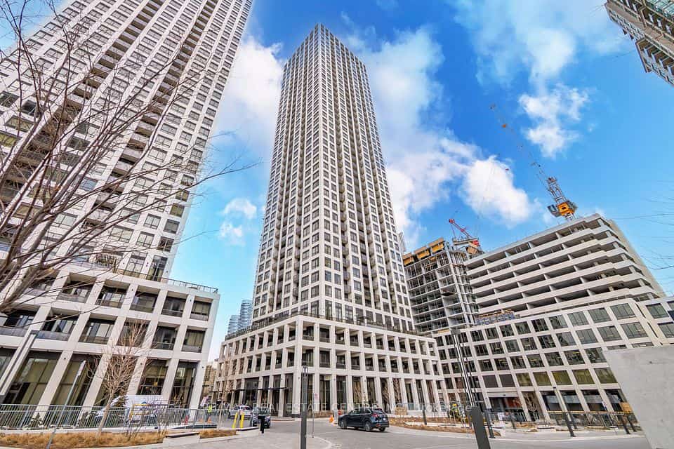 30 Elm Drive #610, Mississauga, ON L5B 0N6