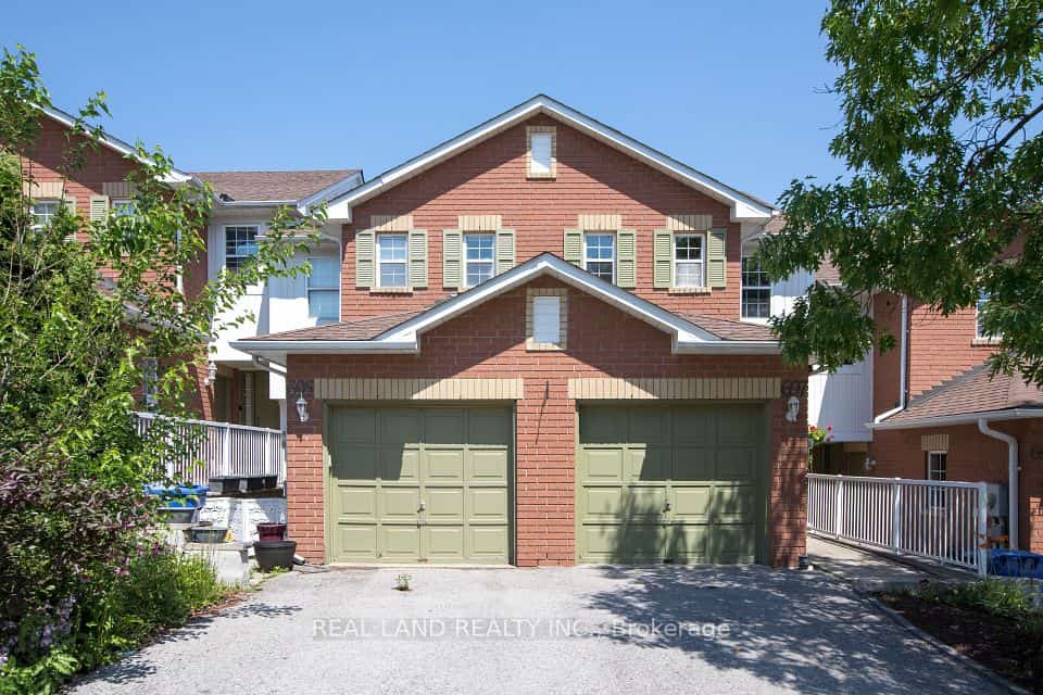 697 Limpert Terrace, Newmarket, ON L3Y 8R2