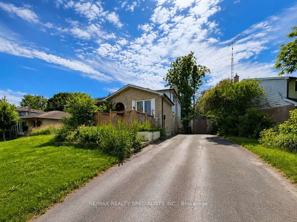 24 Stewart Avenue, New Tecumseth, ON L9R 1C9