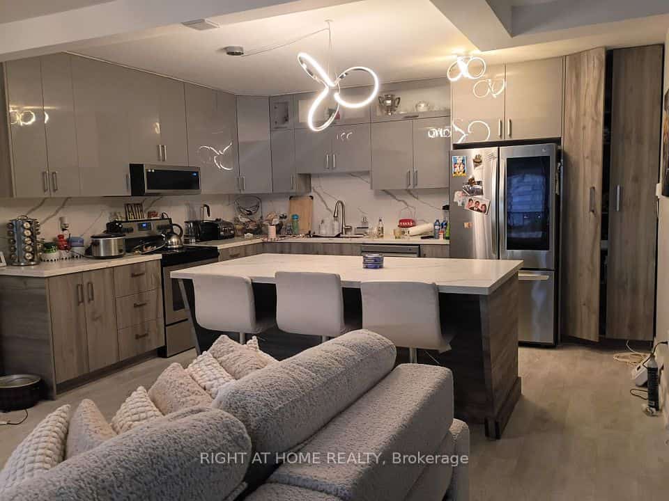 33 Harbour Square #2407, Toronto, ON M5J 2G2