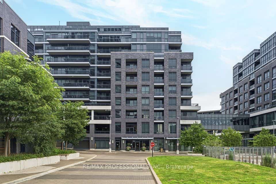 26 Gibbs Road #323, Toronto, ON M9B 6L6