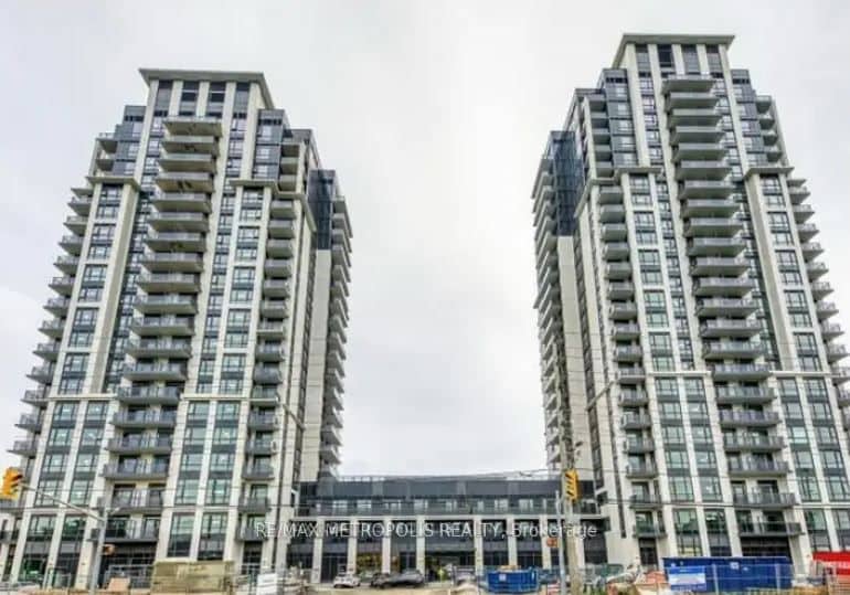 204 Burnhamthorpe Road E, Mississauga