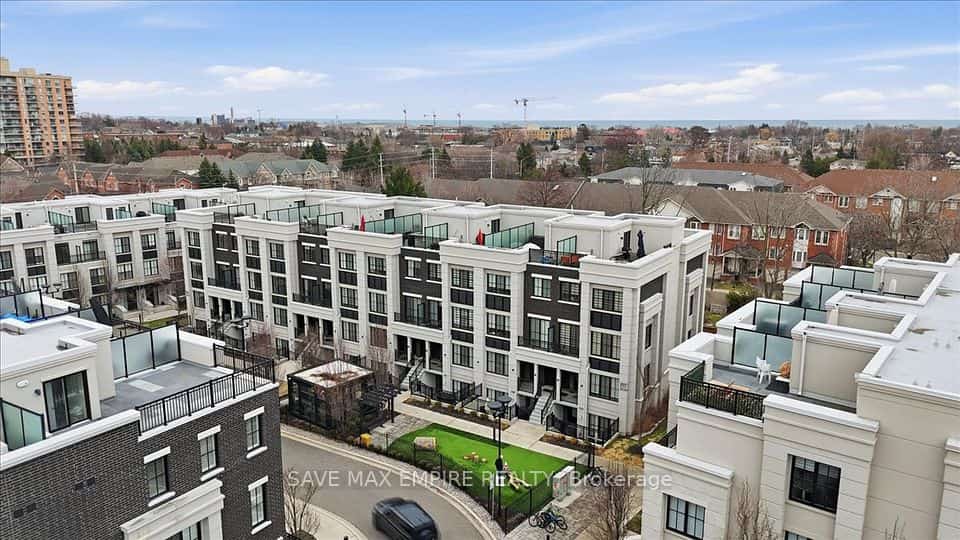 652 Cricklewood Drive #227, Mississauga, ON L5G 0B7