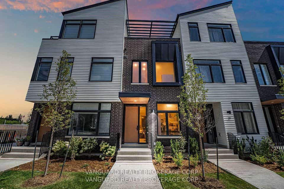 15 Lou Parsons Way #21, Mississauga, ON L5H 0B2