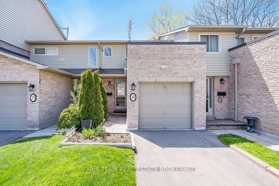 2075 Asta Drive #18, Mississauga, ON L5A 2T5