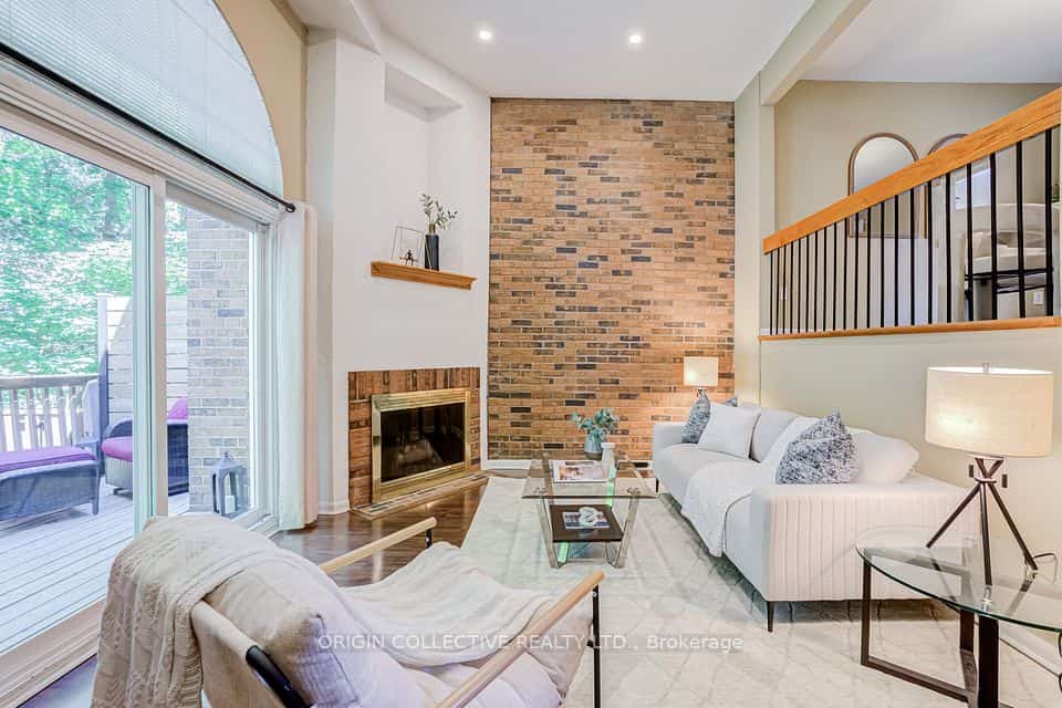 6 Oaken Gate Way, Toronto, ON M2P 2A1