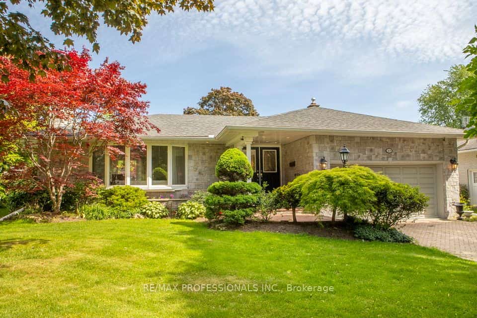 109 Princess Margaret Boulevard, Toronto, ON M9B 2Z2