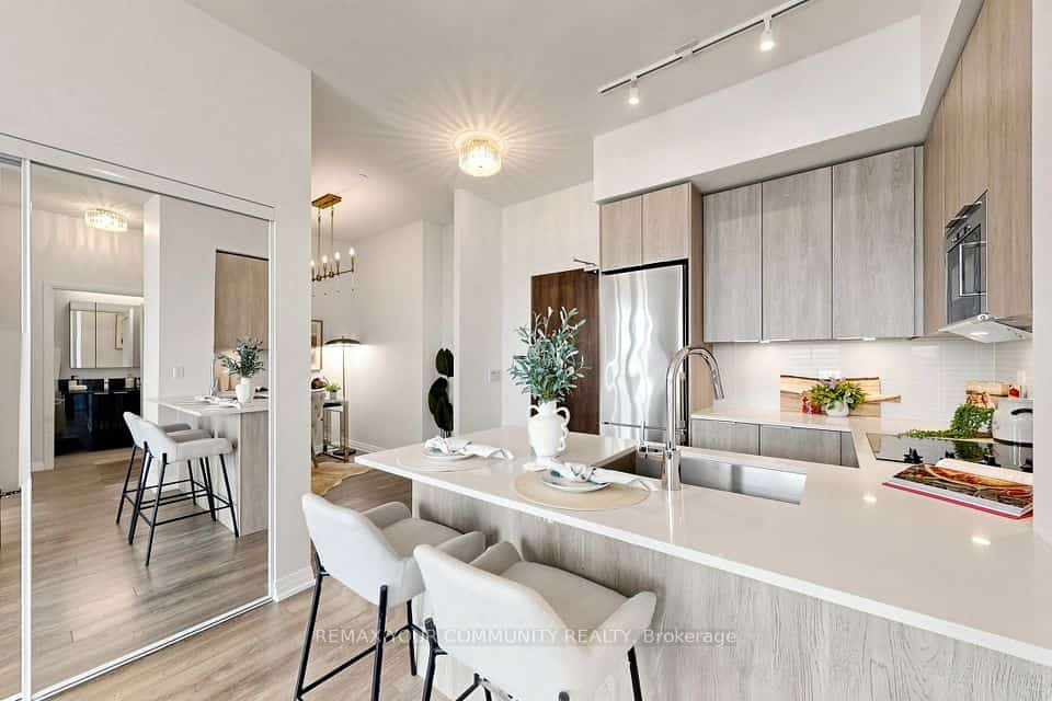 99 Eagle Rock Way #PH10, Vaughan, ON L6A 5A7