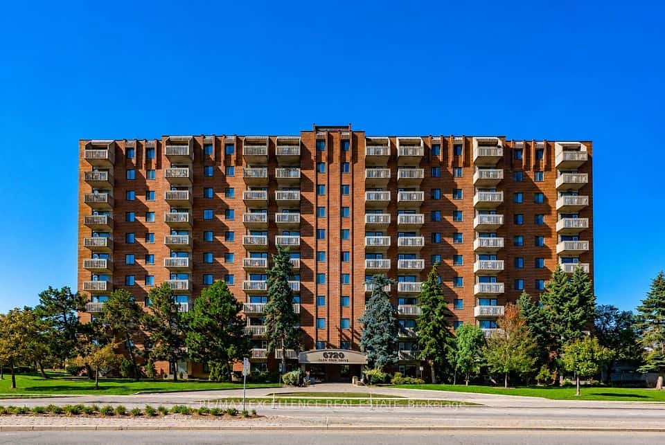 6720 Glen Erin Drive #912, Mississauga, ON L5N 3K8